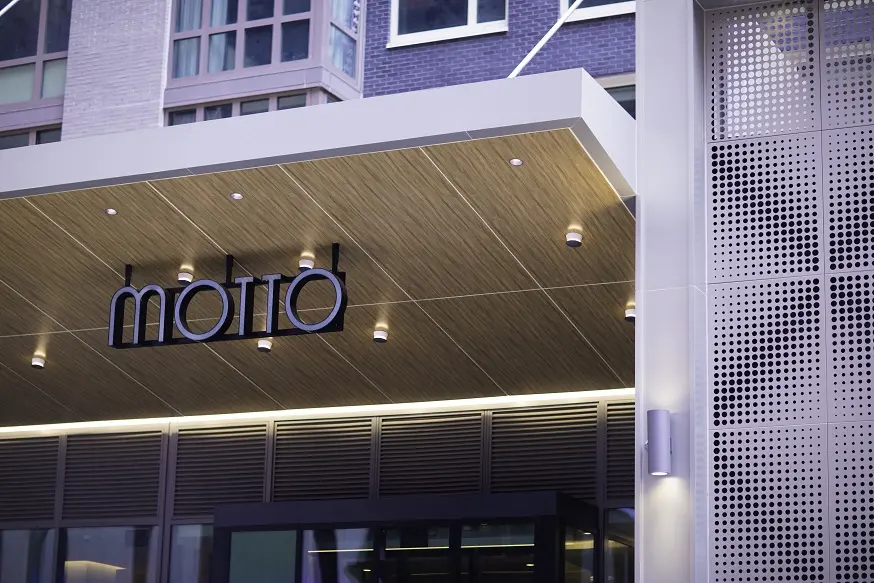 Motto by Hilton conquista Midtown con su segundo hotel en la ciudad de Nueva York Motto By Hilton New York City Times Square Exterior Photo Credit Sarah Daneke Jpg