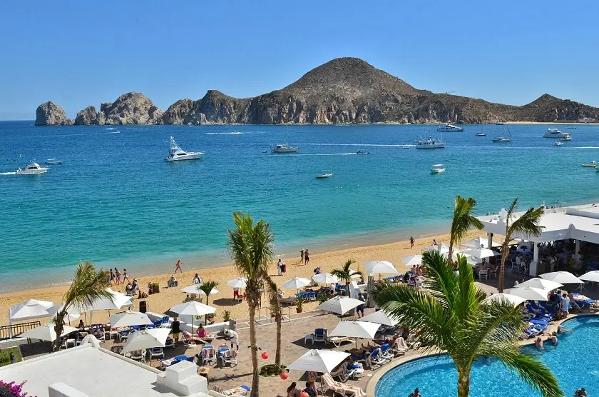 Descubre el romance y la amistad en el paraíso: 5 planes para celebrar el mes del Amor y la Amistad en Los Cabos Medano Beach Jpg