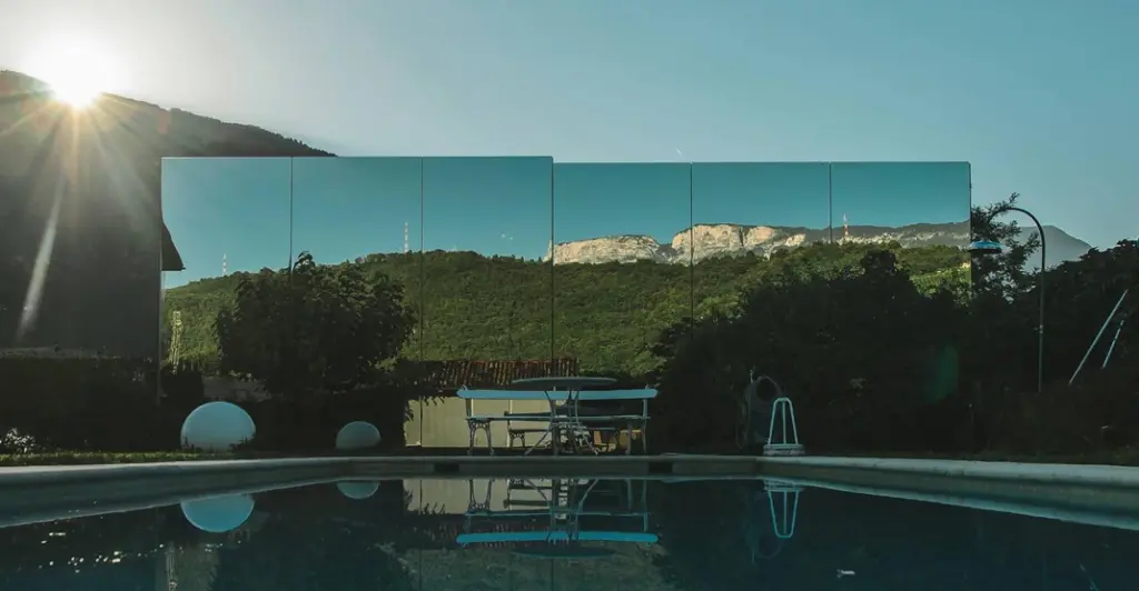 Cinco lugares con espejos invisibles para descubrir en el Mes de la Arquitectura Booking Mes De La Arquitectura 1024x532