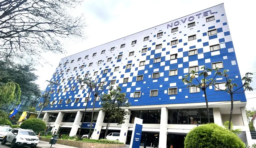 Novotel Parque 93 Bogotá apuesta color, dimensiones y nuevos ritmos en su nueva fachada