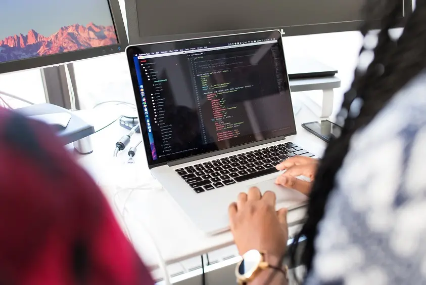 Profesionales en inteligencia artificial son los más solicitados en Estados Unidos, según la Orden Ejecutiva de Biden