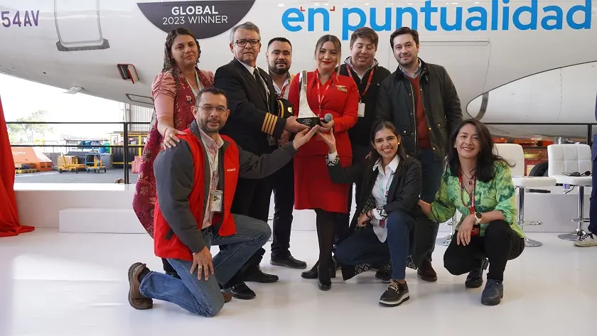 Avianca recibió el reconocimiento como la aerolínea global más puntual del mundo en 2023 