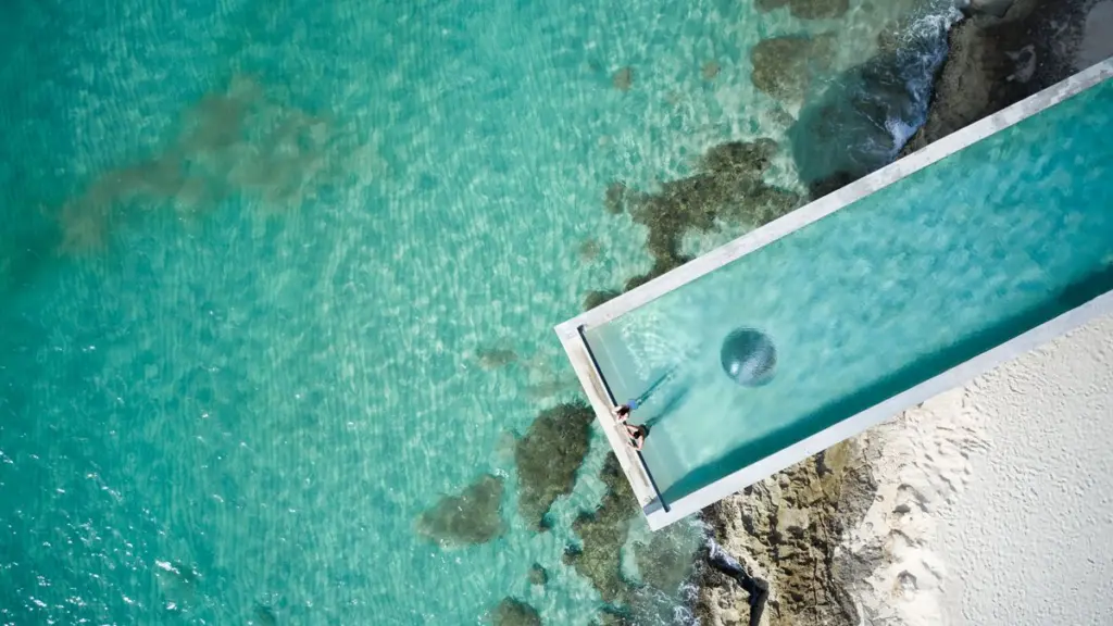Piscina Infinity Pool 64356ca72885d 1024x576