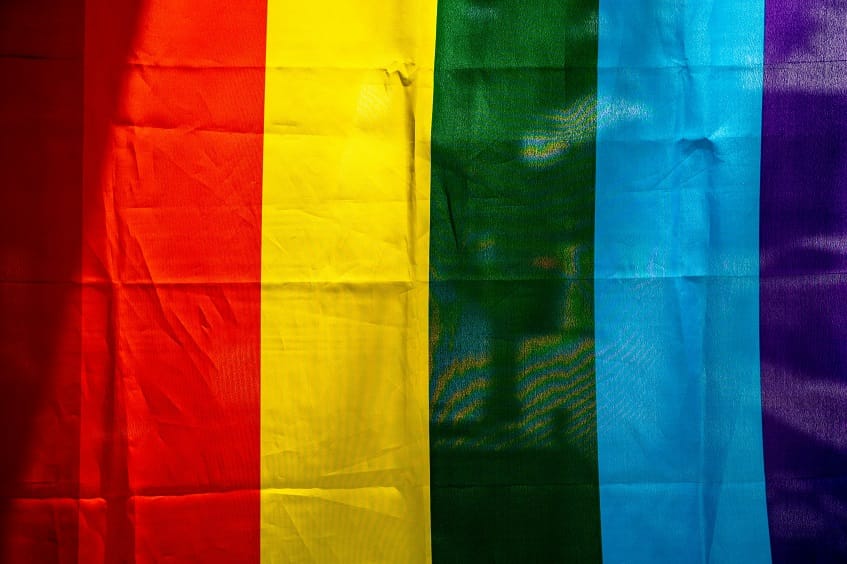 Viajeros LGBTQ+ colombianos están empoderándose en sus experiencias de viaje, según investigación de Booking.com 