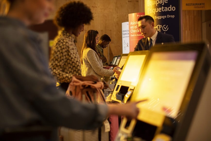 LATAM Airlines identificó las cinco problemáticas más comunes al momento de viajar y explica cómo gestionarlas con su campaña #YoViajoInformado
