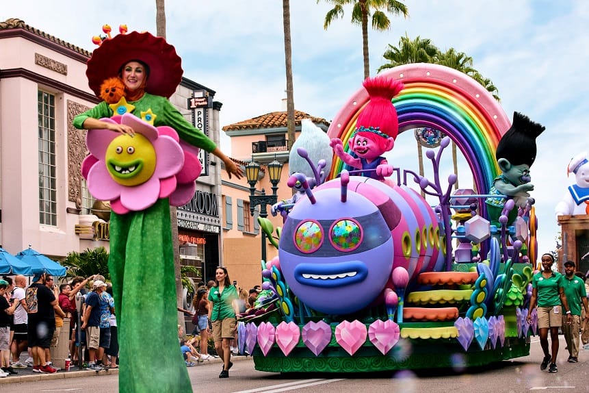 Universal Mega Movie Parade: el desfile diurno más grande de Universal Orlando, ya está abierto y celebra películas icónicas
