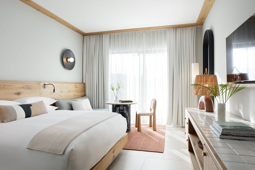 Hotel Indigo Grand Cayman abre sus puertas: Un hotel único y vanguardista en la famosa playa de Seven Mile Beach