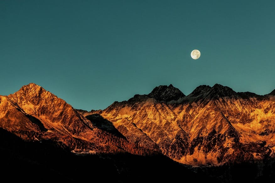 Turismo astronómico: celebra el Día Internacional de la Luna en tres destinos únicos recomendados por Booking.com 