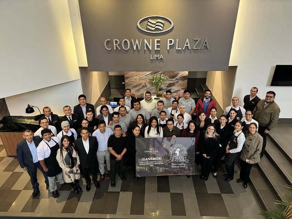CROWNE PLAZA LIMA gana el World Travel Award en la categoria Mejor Hotel de Negocios de Perú 2024