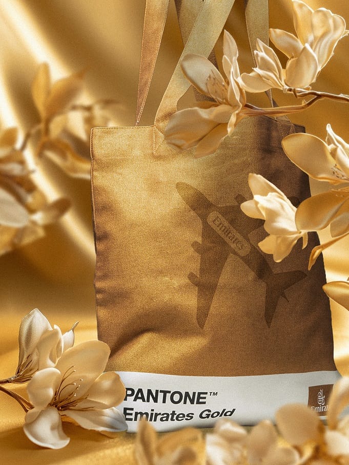 Emirates lanza una edición limitada de objetos coleccionables en oro Pantone
