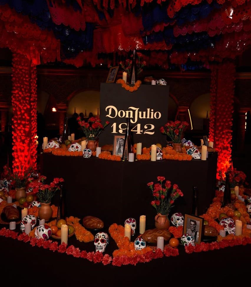 Bogotá rinde homenaje a la celebración mexicana del Día de Muertos con un altar dinámico en la zona T