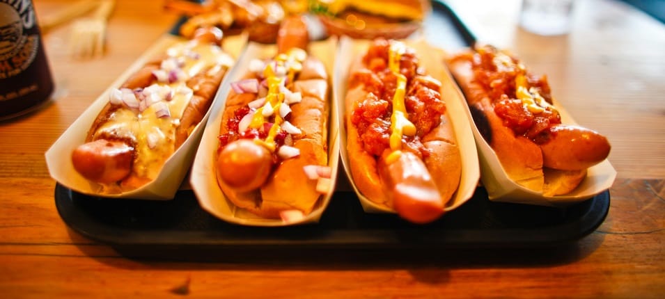 Tulio Recomienda y Estiwar G en un ‘duelo culinario’: ¿Qué perro caliente conquistará los paladares colombianos?