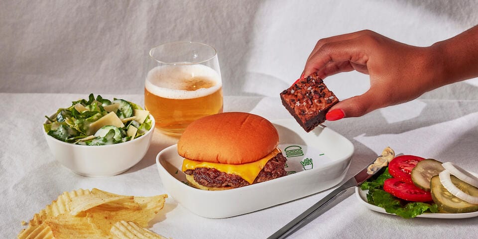 Delta servirá hamburguesas Shake Shack en sus vuelos