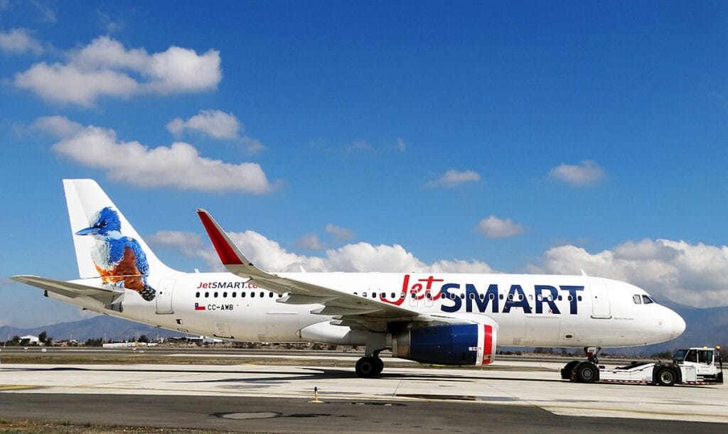 JetSMART Airlines le cumple el sueño a niños en Córdoba al experimentar su primer encuentro con un avión