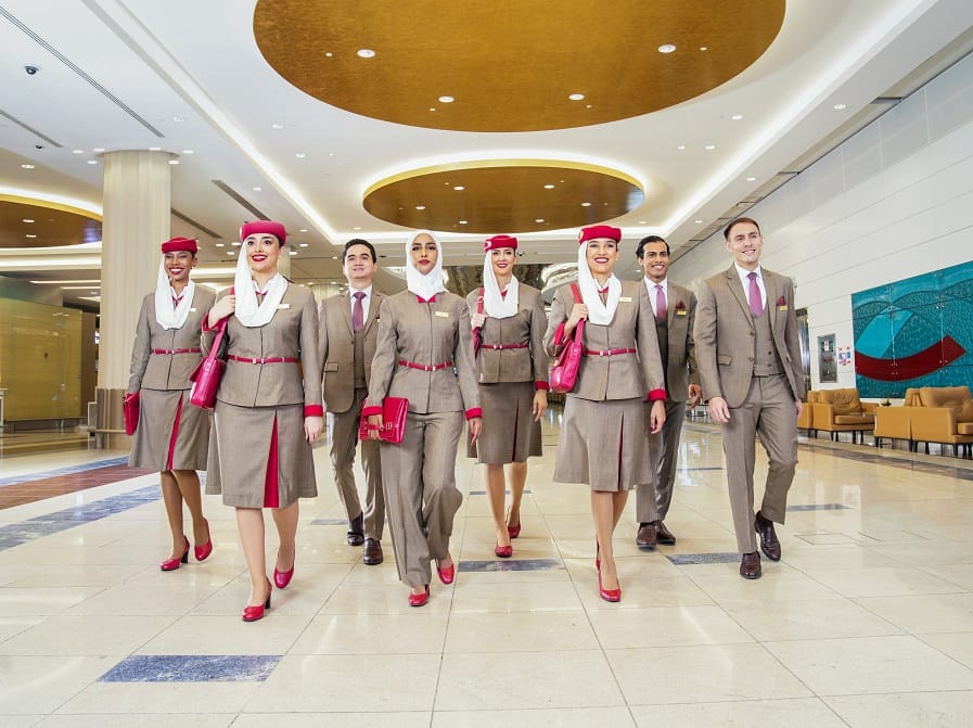 Emirates estrena un nuevo y elegante uniforme para su equipo de élite de Servicios a Pasajeros Premium y VIP