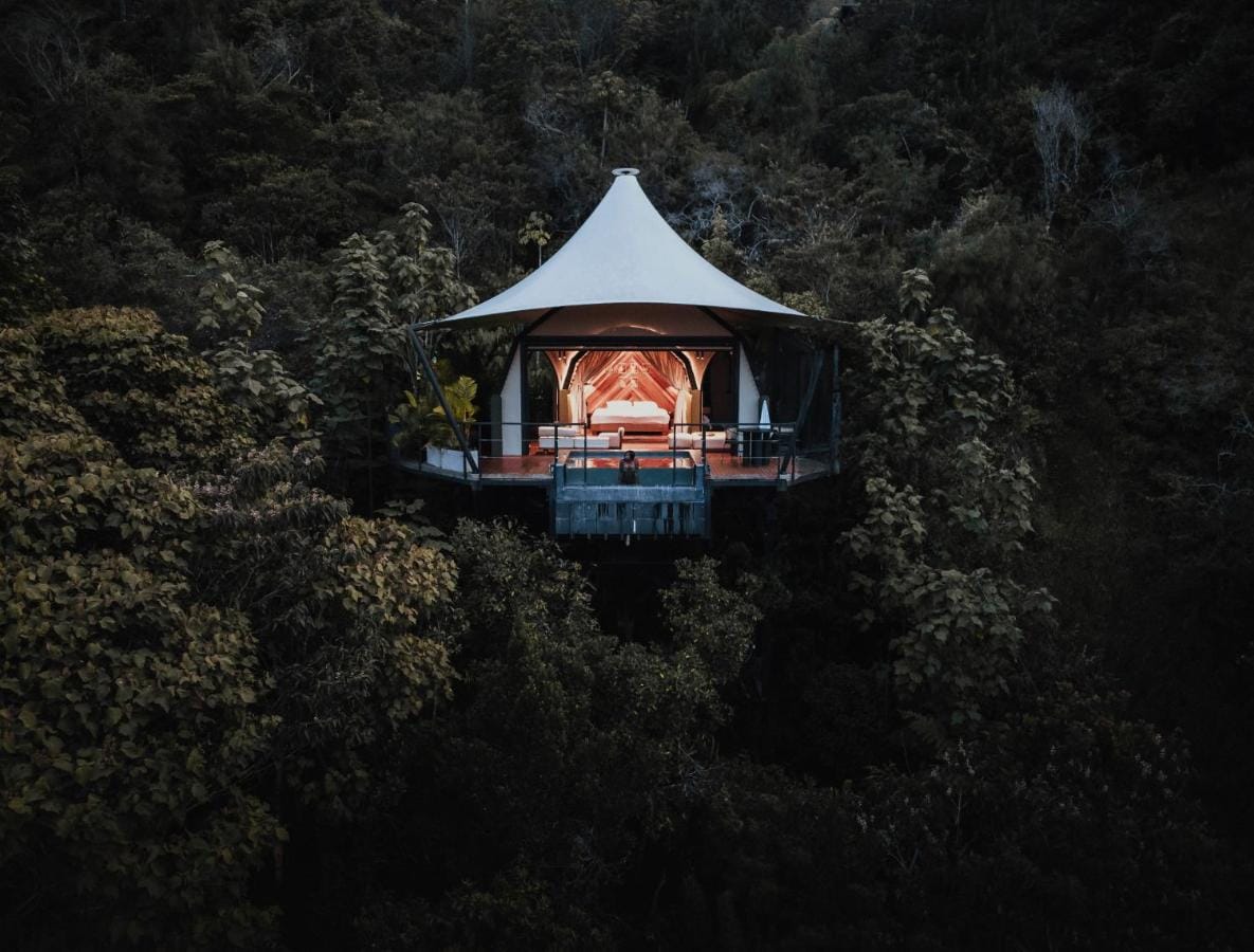 Alojamientos surreales de Booking.com para celebrar el amor en Colombia