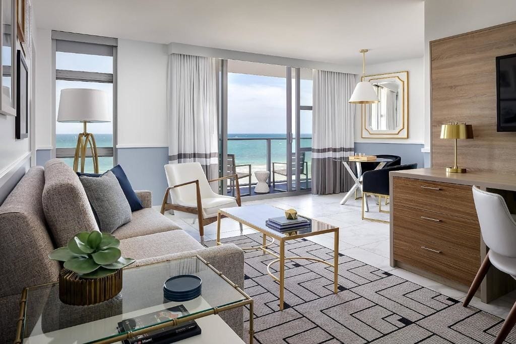 Los hoteles de Miami Beach ofrecen diseño icónico, arte y servicios de lujo a sus visitantes