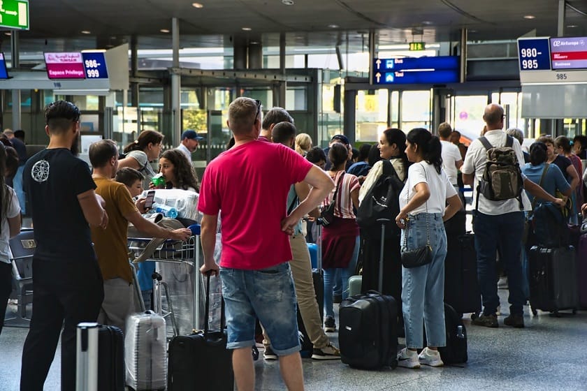 Proyecto de ley que regula derechos de pasajeros aéreos está hecho a la medida de las aerolíneas, afirma experto
