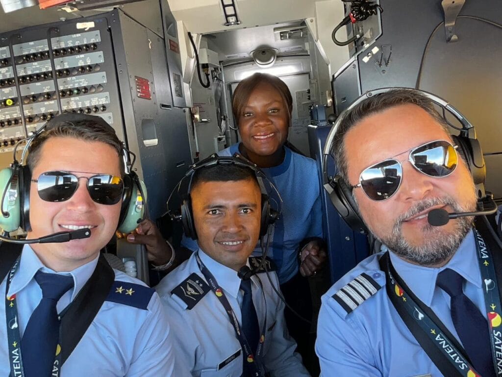 SATENA transforma más de 6.400 botellas plásticas en uniformes para sus tripulaciones