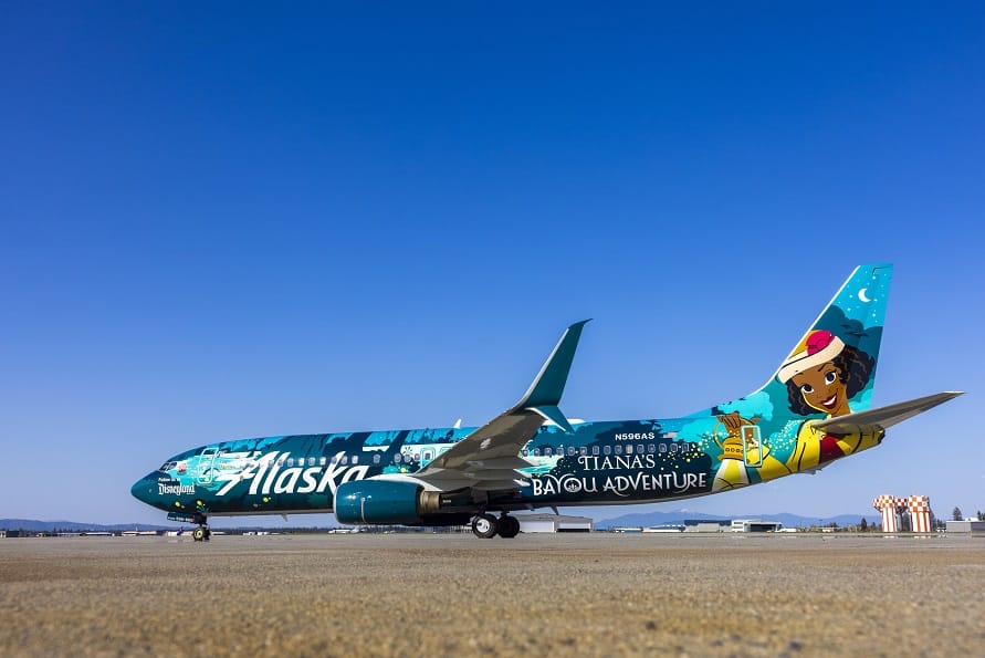 La nueva imagen de Alaska Airlines, Tiana’s Bayou Adventure Flyer, celebra el espíritu de aventura y soñar en grande