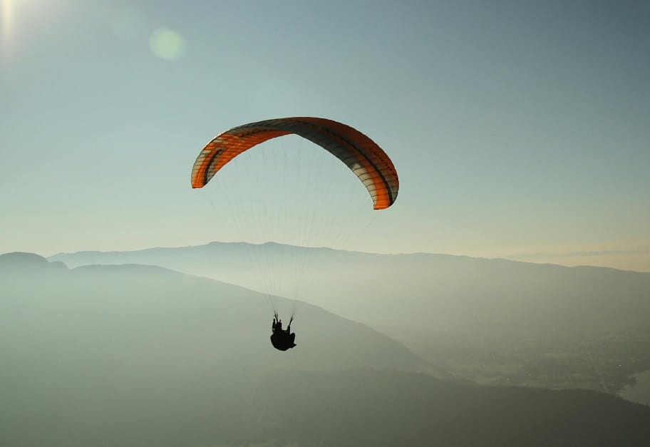 ¡Descubrir Colombia desde el cielo! Destinos para practicar parapente en el país recomendados por Booking.com