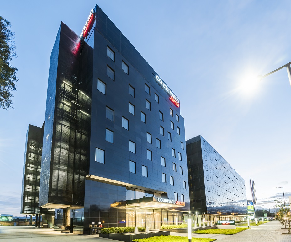 Courtyard by Marriott Bogotá Airport: una escala de lujo en el corazón de América Latina