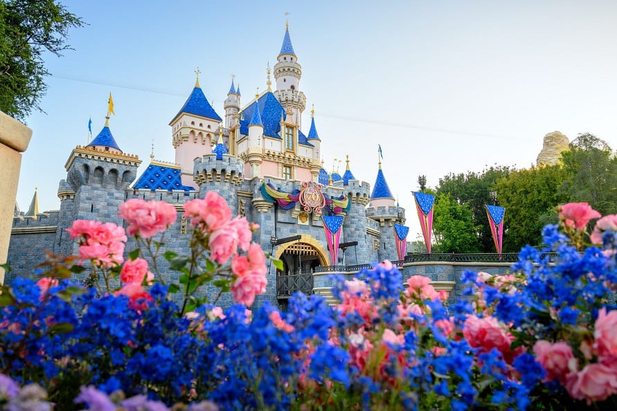 La Celebración del 70º Aniversario del Disneyland Resort Comienza el 16 de mayo de 2025 en el Lugar Más Feliz del Mundo
