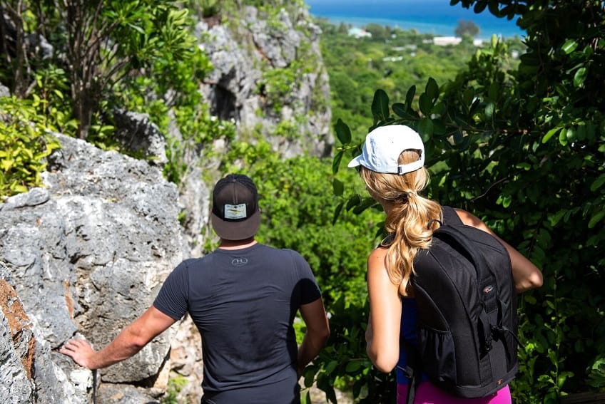 Más allá de la playa: rutas de senderismo y ciclismo en las Islas Caimán