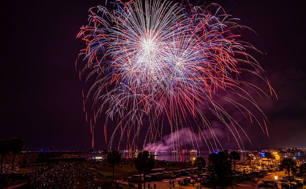Sol, arena y fuegos artificiales: Celebra en Florida el 4 de julio