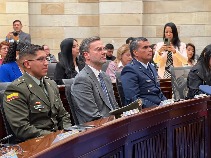 La Fundación Manos al Cielo condecora a SATENA por su compromiso con la conectividad y el desarrollo social en Colombia