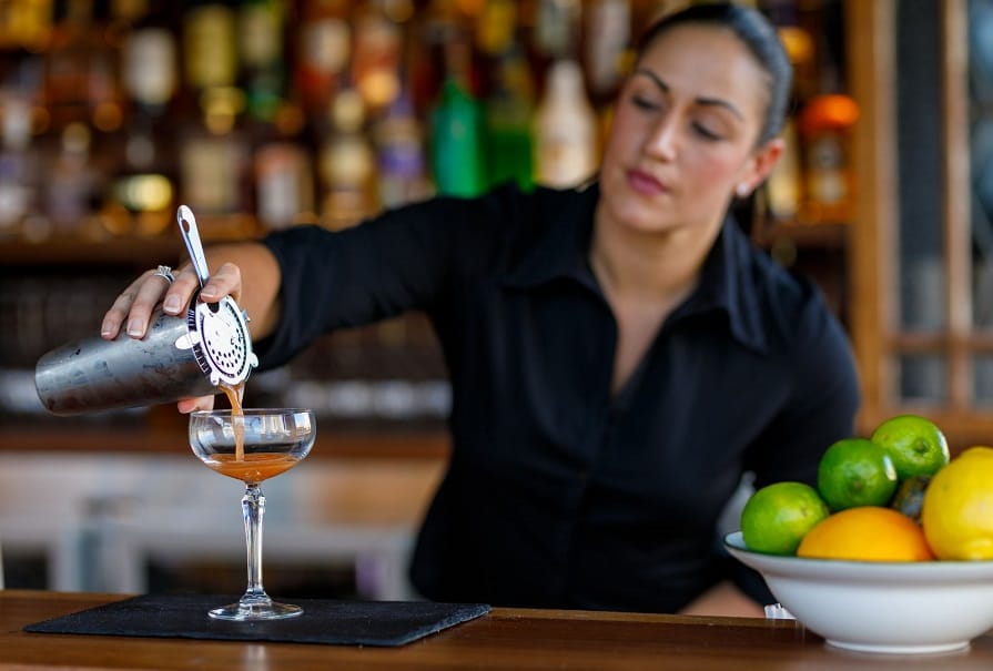 Diageo extiende su programa de becas en coctelería para talento senior