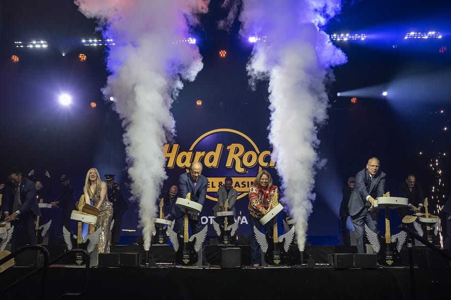 El Hard Rock Hotel & Casino Ottawa abre con un legendario concierto de guitarras