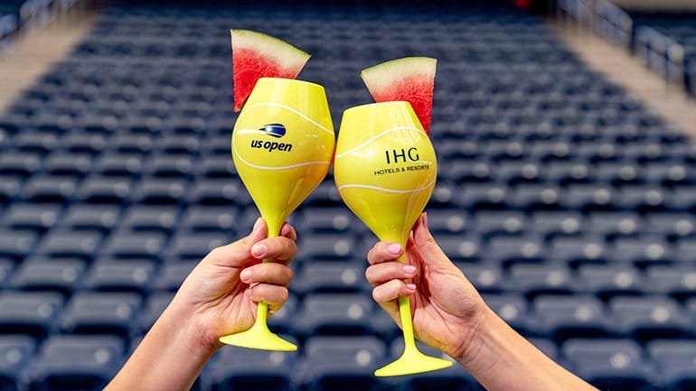 IHG Hotels & Resorts sirve desayuno en ‘Bed on the Baseline’ con la icónica experiencia del US Open 2025