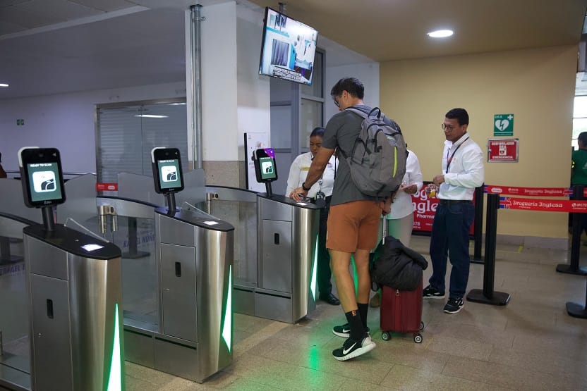 Aeropuerto de Cartagena inaugura tecnología que reduce en 40% los tiempos de ingreso de pasajeros