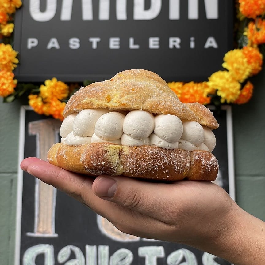 La temporada más deliciosa del año llegó a Cardín con pan de muerto imperdible y desayunos de fin de semana