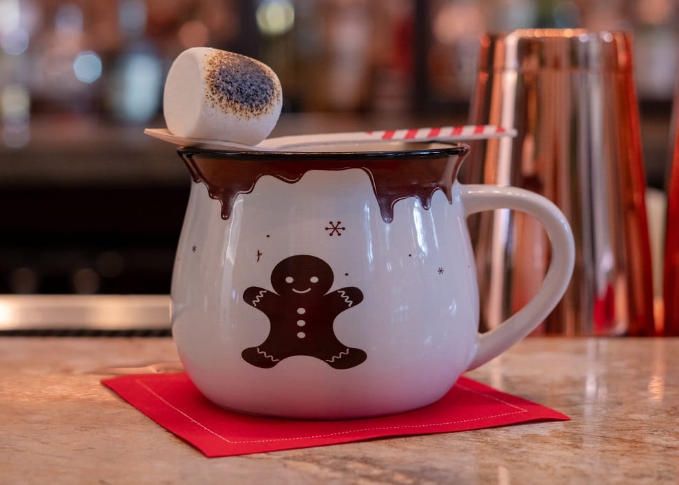 Brindemos por las fiestas: los cócteles y mocktails más festivos de Hilton en las Américas