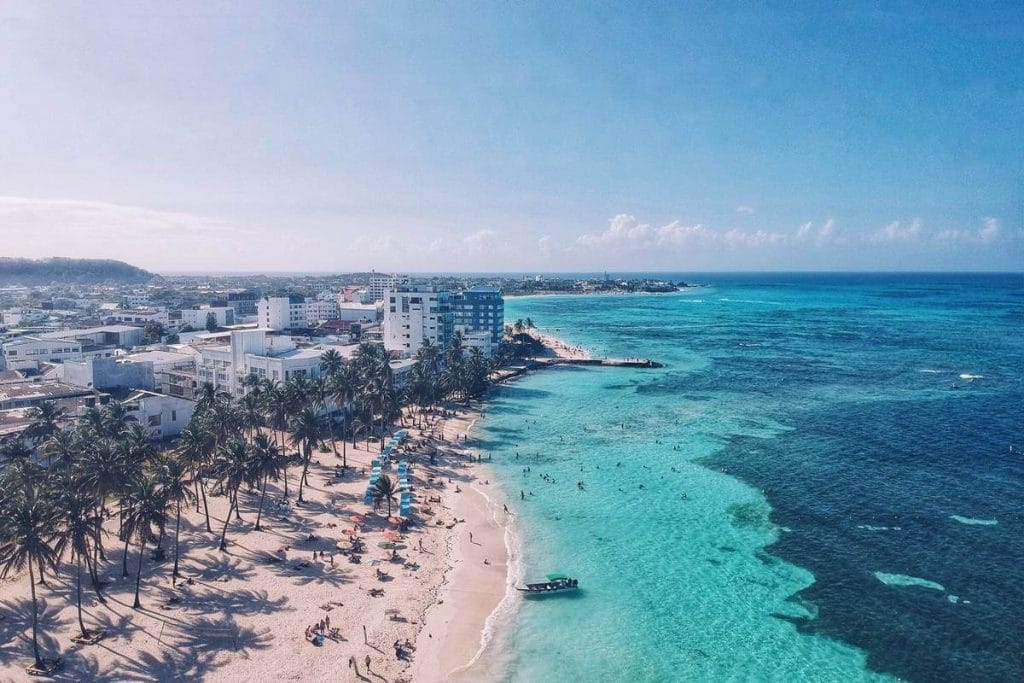 Viajar en Semana Santa 2026: destinos y vuelos baratos para colombianos