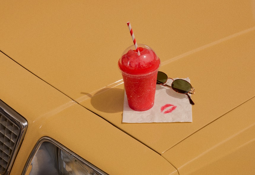 Pit stop de Sabrina Carpenter y Airbnb en Indio: una parada de fantasía