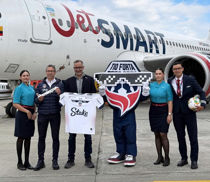 JetSMART anuncia alianza con Fortaleza FC y extiende sus alas al Fútbol Profesional Colombiano