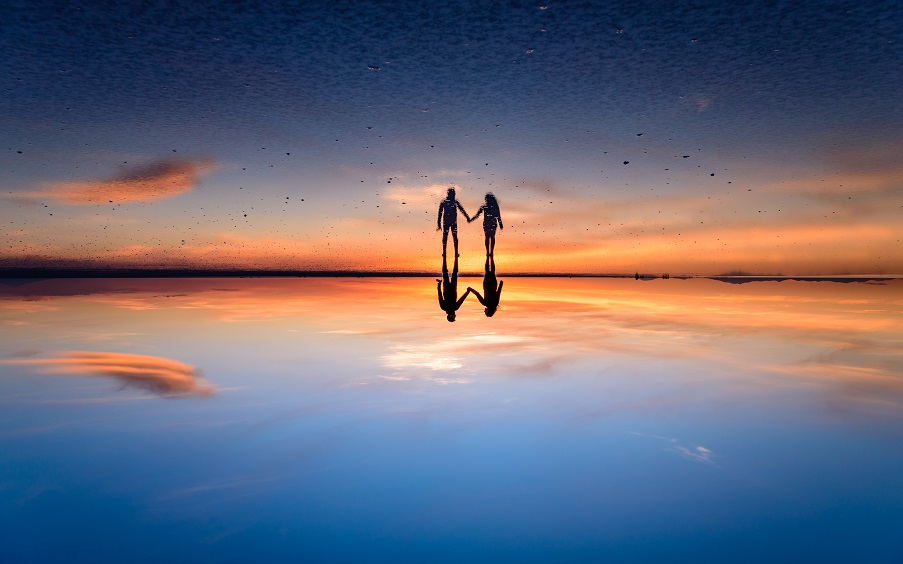 Día Internacional del Beso: experiencias en Latinoamérica para celebrar sobre el agua