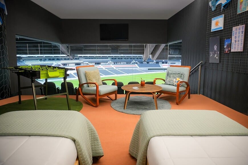Dormir en el estadio Monumental: una experiencia exclusiva de Airbnb