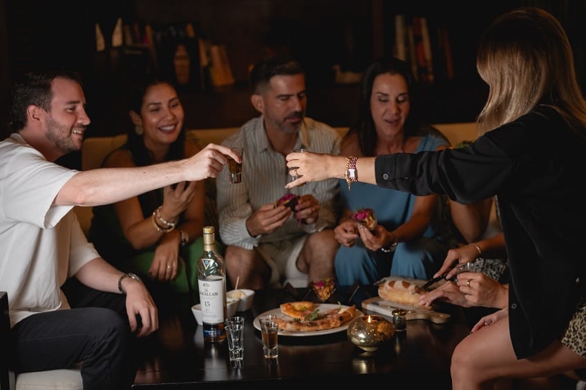 Sofitel Legend Santa Clara convierte El Coro Lounge Bar en el nuevo punto de encuentro para vivir el fútbol celebración bar el coro