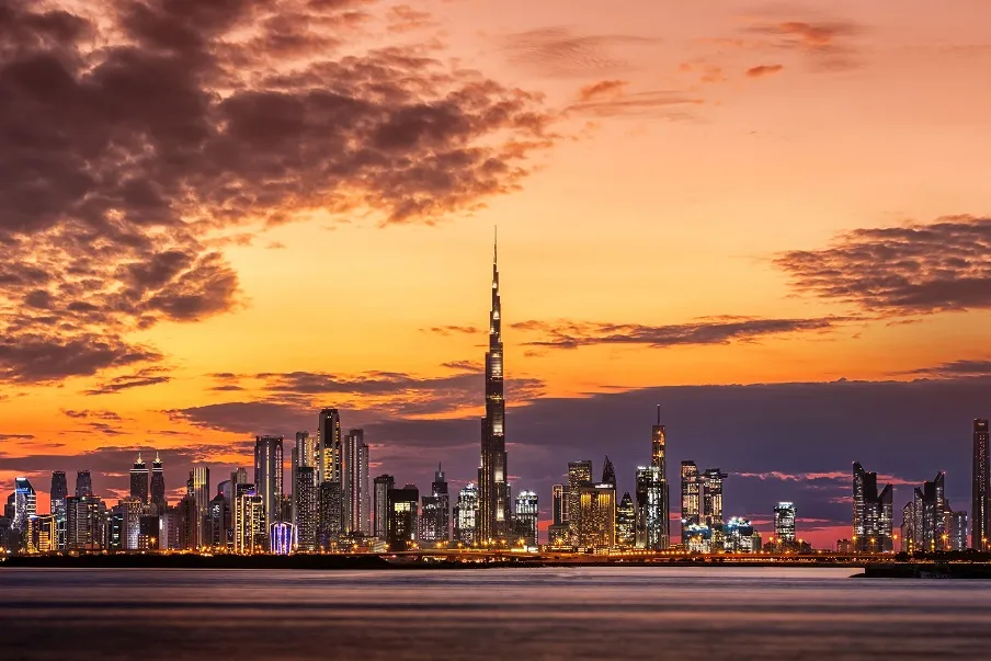 Beneficios de viajar con Emirates a Dubái: hotel de lujo gratuito y descuentos de verano