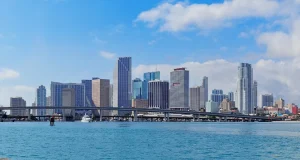 Turistas colombianos en Miami: Colombia lidera el mercado internacional con cifras récord Turistas colombianos en Miami: Colombia lidera el mercado internacional con cifras récord