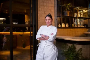 LATAM lleva el arroz apastelado de leva de la chef barranquillera Carolina Asmar a sus vuelos internacionales