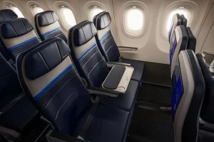 United Airlines elimina el asiento central en una fila especial de su nueva flota para vuelos internacionales