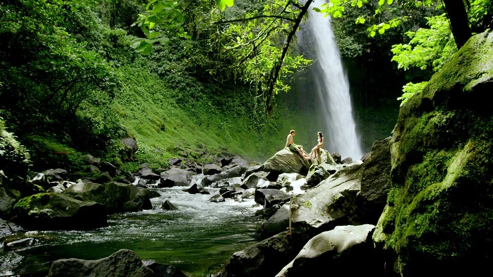 Cuatro de cada diez viajeros colombianos eligen destinos internacionales enfocados en naturaleza y bienestar emocional