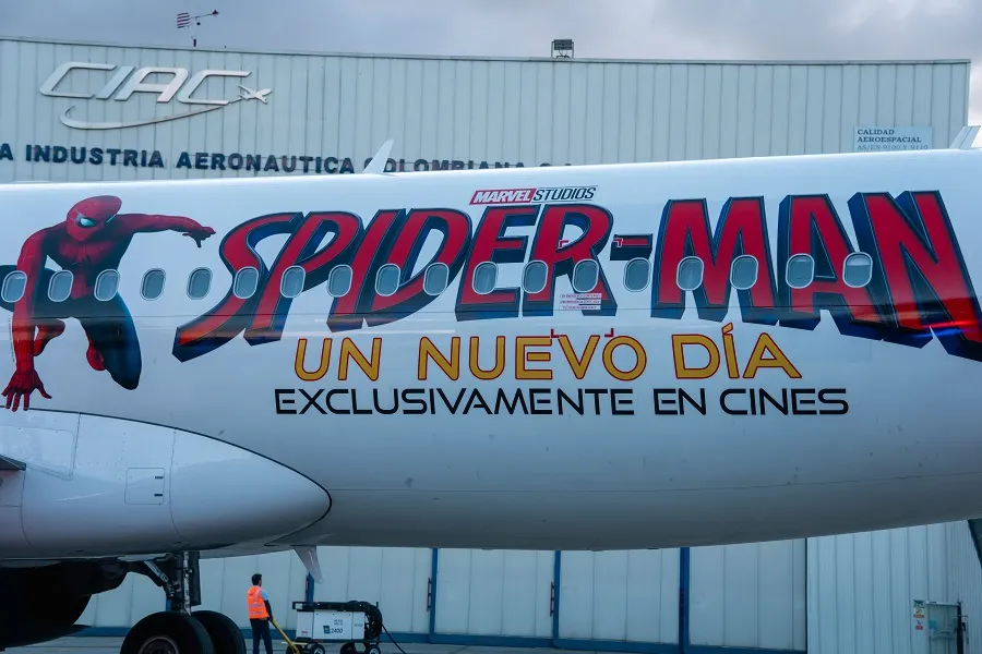 JetSMART presenta una aeronave temática de Spider-Man para promocionar la nueva entrega cinematográfica del superhéroe en Colombia