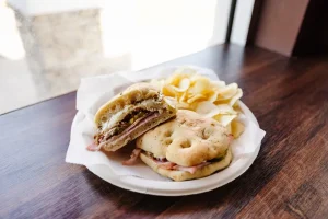 Kissimmee expande su mapa culinario con 40 paradas de tradición hispana a minutos de Orlando