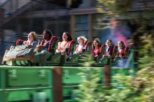 Knott’s Berry Farm reabre la montaña rusa MonteZOOMa con nuevo sistema motorizado y tematización de templo